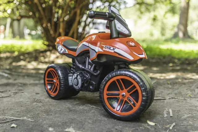 Odrážedlo Racingmoto na širokých kolech, červené