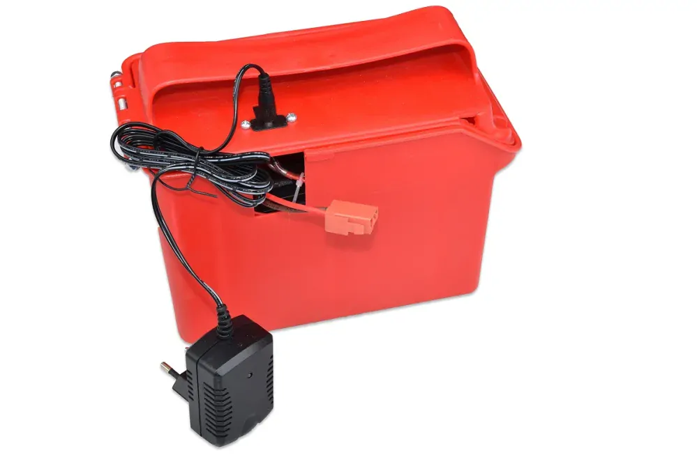 Náhradní box s baterií 12V/14Ah pro Jeep Willys, s nabíjením mimo auta