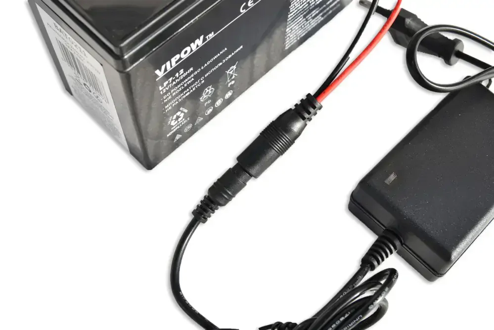 Nabíječka 24V / 800mA s LED diodou a nástavcem pro nabíjení baterie mimo vozítko
